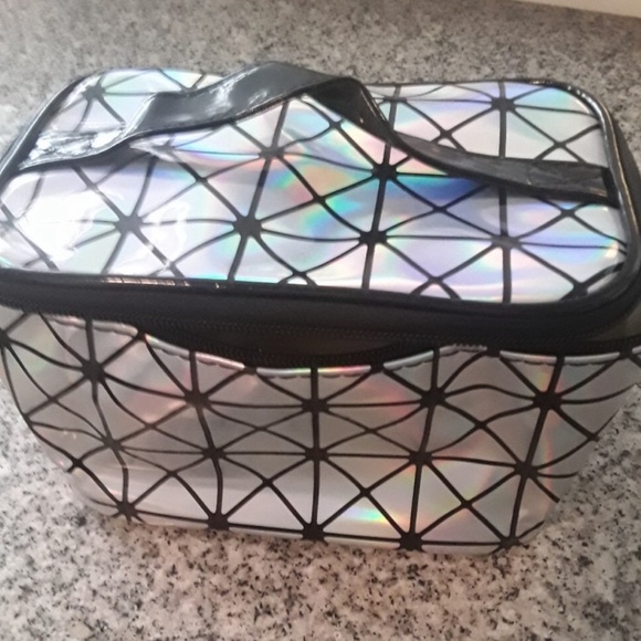 Geo Design Silver Holographic Cosmetics Bag new - Picture 5 of 5